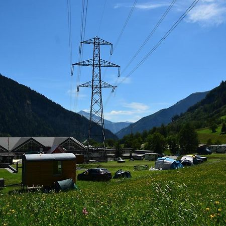 Campingplatz Mit Restaurant & Sportarena Лойкербад Экстерьер фото